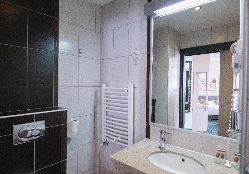 חדר סטנדרט נוף לבריכה, Dolce by Wyndham Barcelona Resort