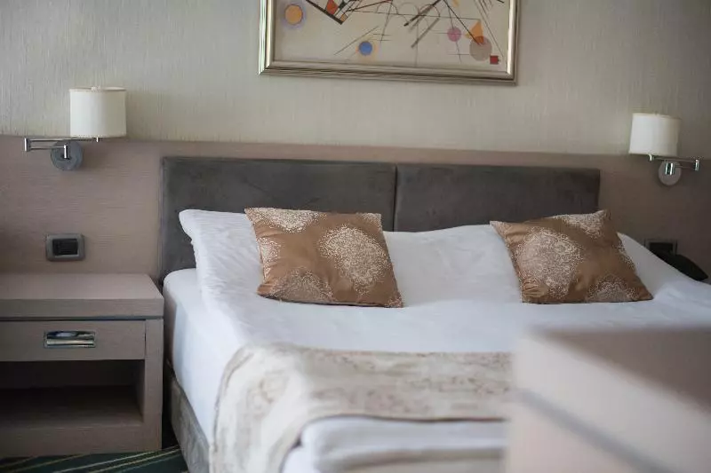 اتاق استاندارد با چشم‌انداز استخر, Dolce by Wyndham Barcelona Resort