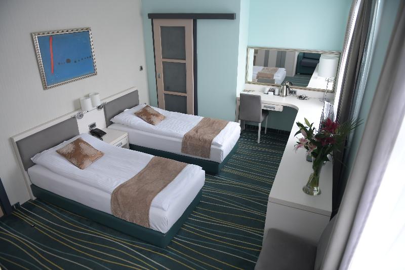 חדר סטנדרט נוף לבריכה, Dolce by Wyndham Barcelona Resort