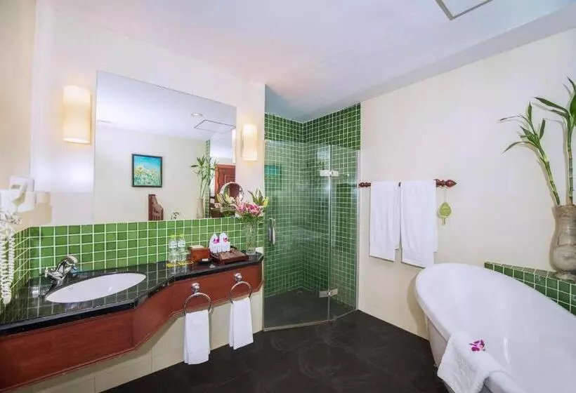 キングサイズベッドのスタンダードルーム, Borei Angkor Resort & Spa
