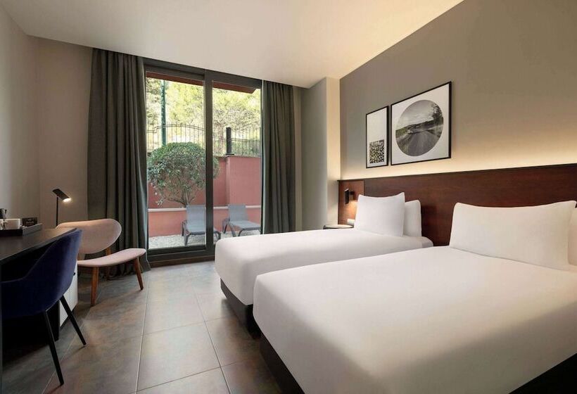 Номер Стандарт с Террасой, Dolce by Wyndham Barcelona Resort