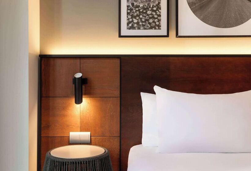 חדר סטנדרט נוף לבריכה, Dolce by Wyndham Barcelona Resort