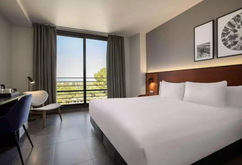 اتاق سوپریور با تخت بزرگ, Dolce by Wyndham Barcelona Resort