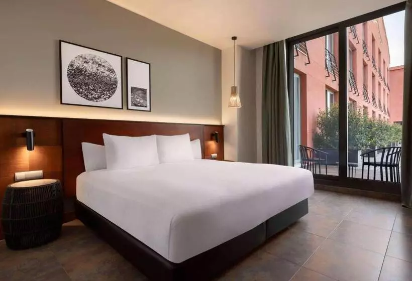 اتاق استاندارد با تخت بزرگ برای معلولان, Dolce by Wyndham Barcelona Resort
