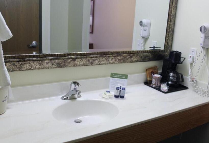 适合残疾人士使用的带超级大床的标准间, Americinn By Wyndham Cedar Rapids Airport