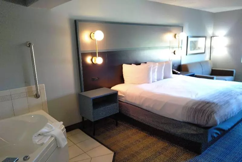 استودیو استاندارد با تخت کینگ, Americinn By Wyndham Peoria