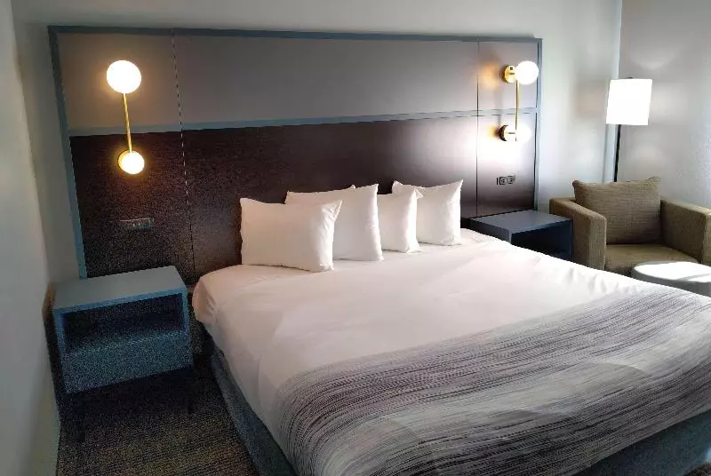 اتاق استاندارد با تخت بزرگ برای معلولان, Americinn By Wyndham Peoria