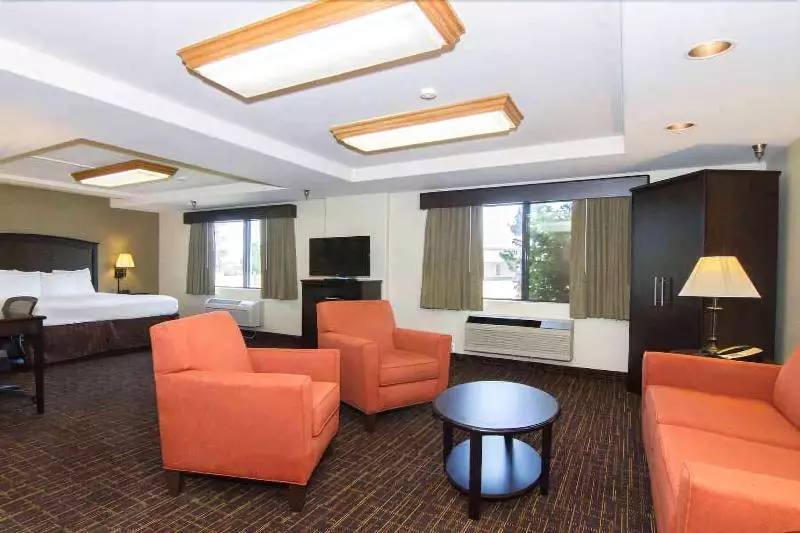 استودیو استاندارد با تخت کینگ, Americinn By Wyndham Peoria
