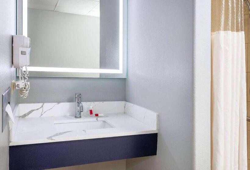 غرفة قياسية سرير كينج لذوى الإحتياجات الخاصة, Americinn By Wyndham Peoria