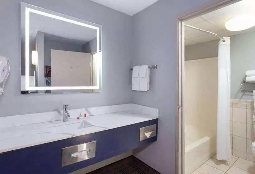 Deluxe Suite King Bed, Americinn By Wyndham Peoria