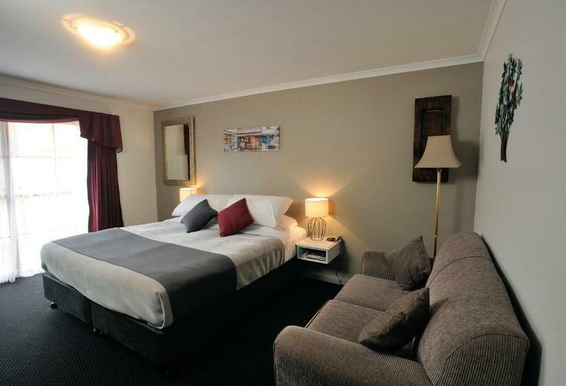 מיטת קינג בסוויטה, Tamar Valley Resort Grindelwald