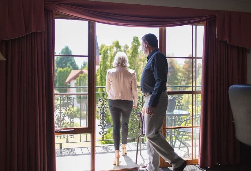 带双人大床的行政管理套房, Tamar Valley Resort Grindelwald