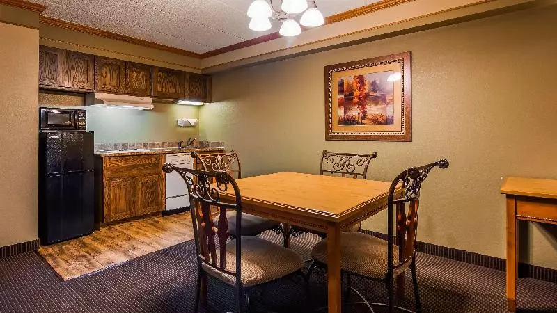 キングサイズベッドのスイートルーム, Best Western Plus Sidney Lodge