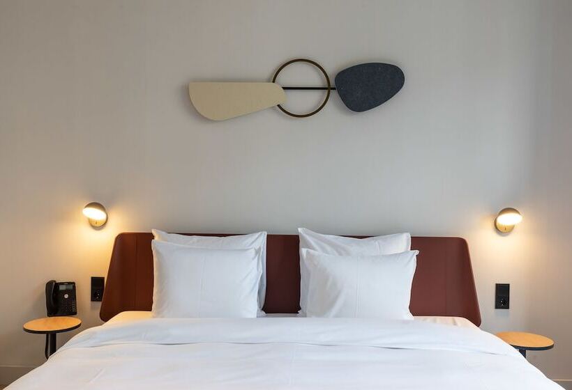 Habitación Triple Estándar, Conscious Hotel Museum Square