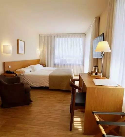 اتاق استاندارد با تراس, Gran Hotel Victoria