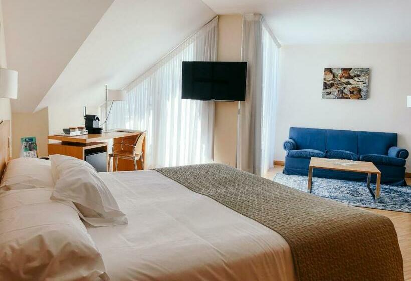 סוויטת ג'וניור עם טרסה, Gran Hotel Victoria