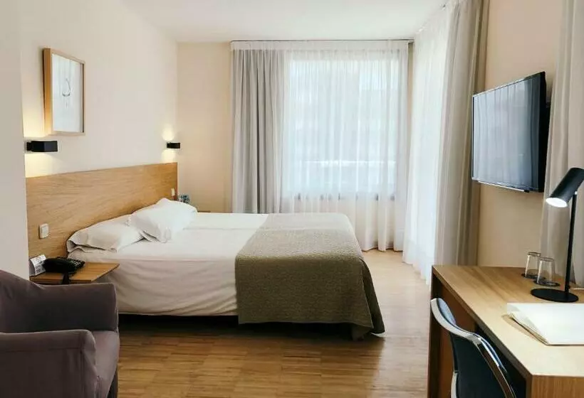اتاق استاندارد با تراس, Gran Hotel Victoria