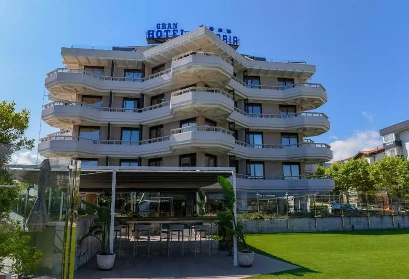 اتاق استاندارد با تراس, Gran Hotel Victoria