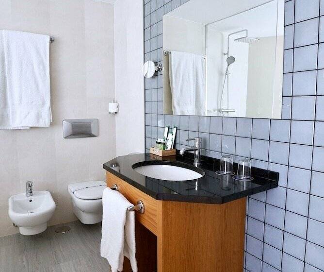 סוויטת ג'וניור עם טרסה, Gran Hotel Victoria