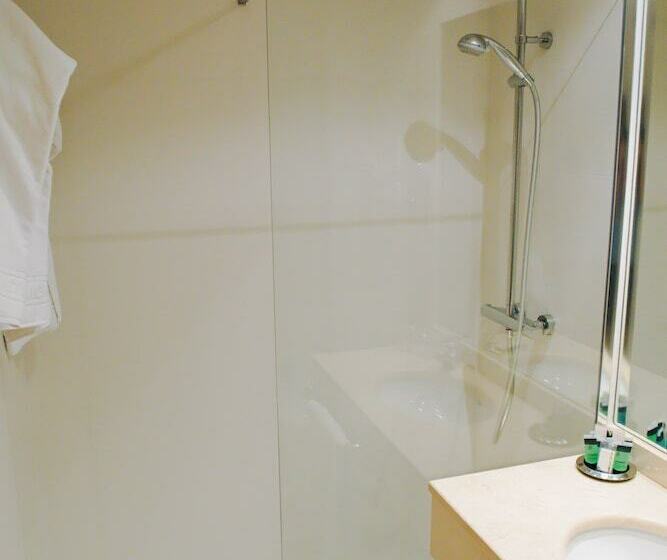 חדר משפחתי, Gran Hotel Victoria