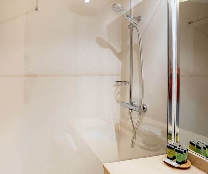 חדר משפחתי, Gran Hotel Victoria