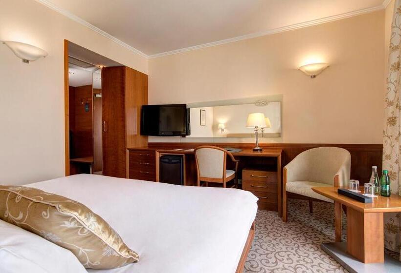 اتاق راحتی, Grand Hotel Union Eurostars