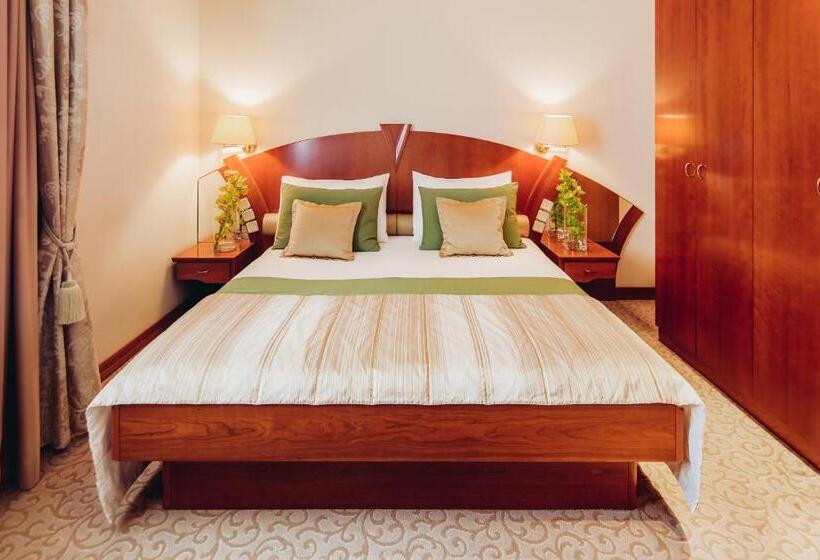 استودیوی استاندارد, Grand Hotel Union Eurostars