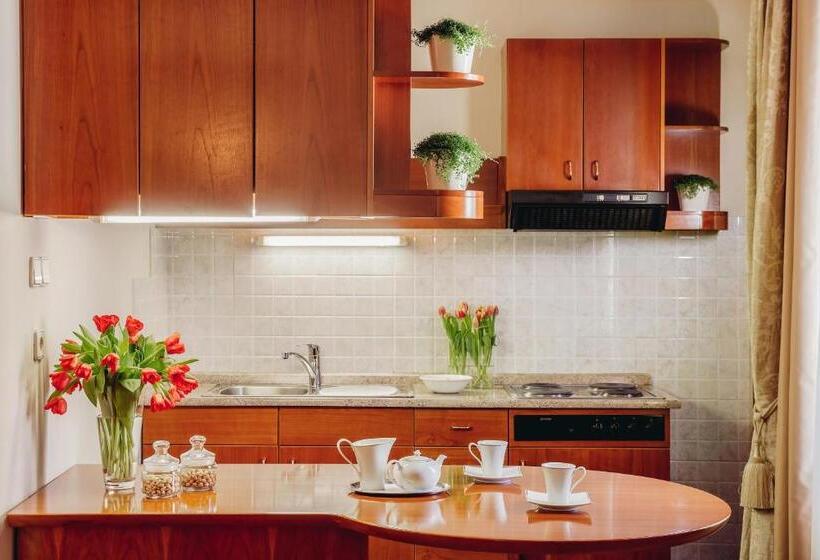 استودیوی استاندارد, Grand Hotel Union Eurostars