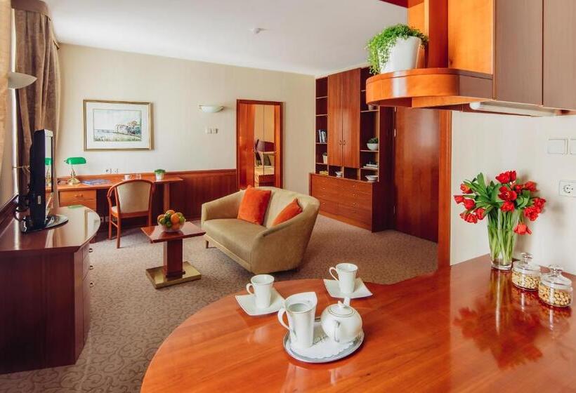 استودیوی استاندارد, Grand Hotel Union Eurostars