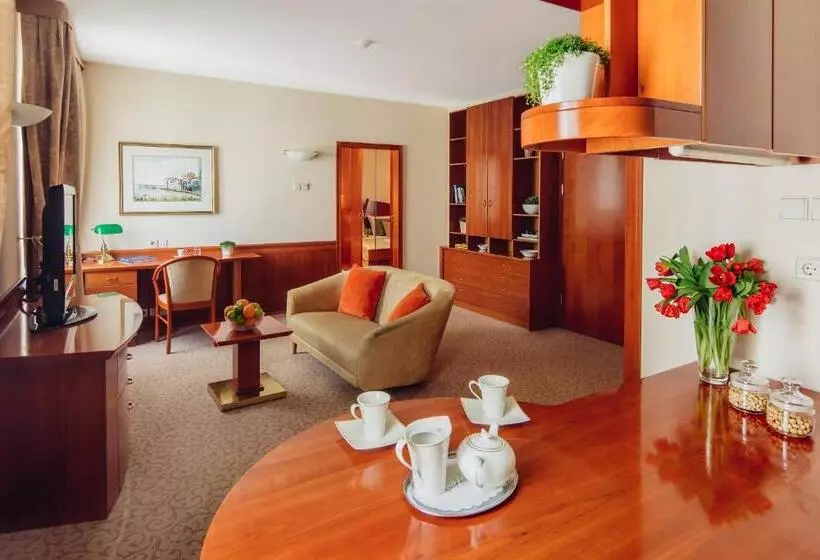 スタンダードスタジオ, Grand Hotel Union Eurostars