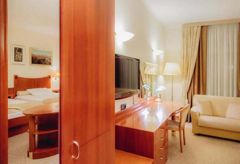 سوئیت خانواده 2 خوابه, Grand Hotel Union Eurostars