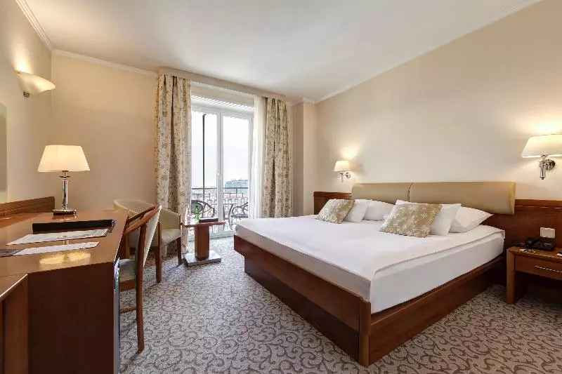 コンフォートルーム, Grand Hotel Union Eurostars