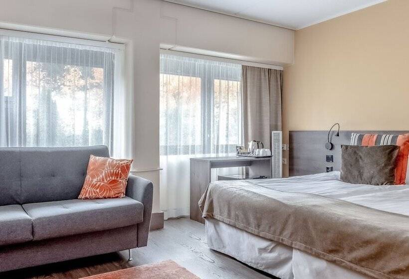 디럭스 룸 킹사이즈 침대, Holiday Club Turun Caribia