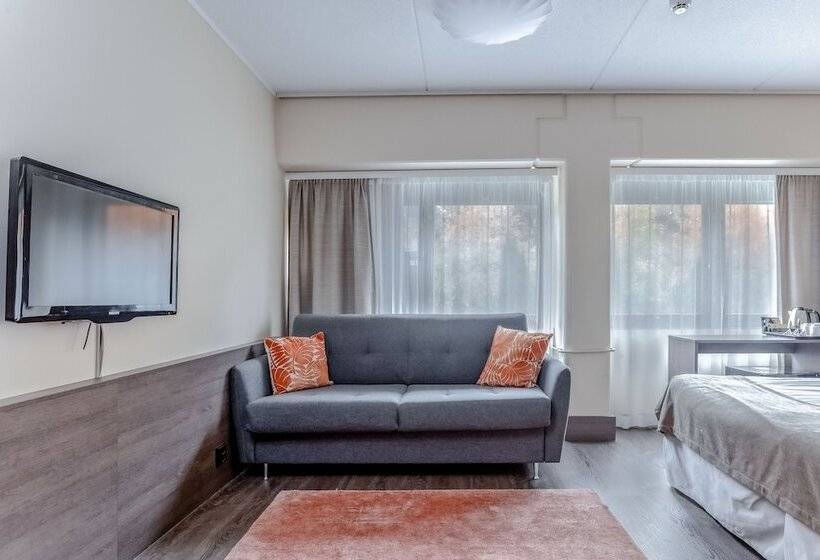 디럭스 룸 킹사이즈 침대, Holiday Club Turun Caribia