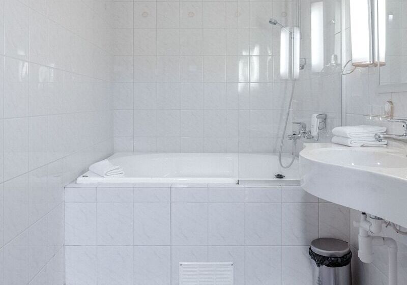 수피리어 룸 퀸 침대, Holiday Club Turun Caribia