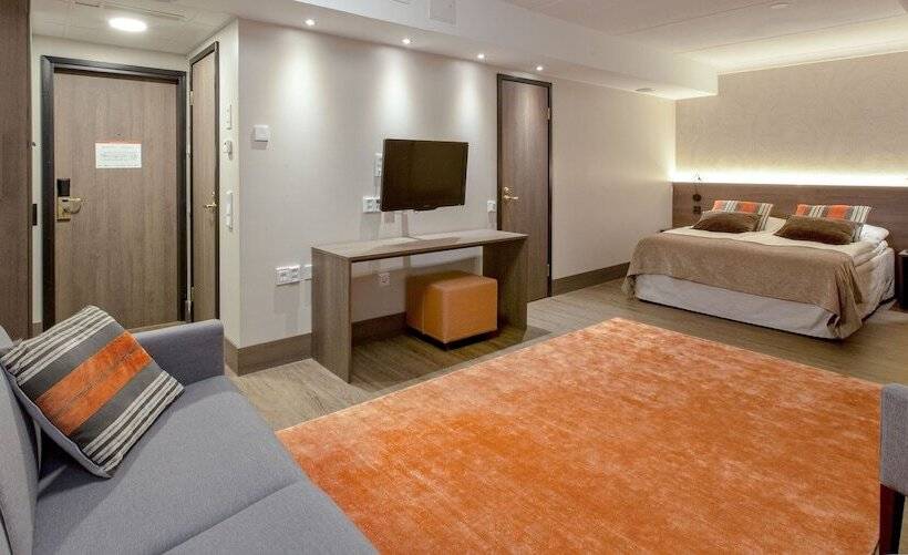 수피리어 룸 퀸 침대, Holiday Club Turun Caribia