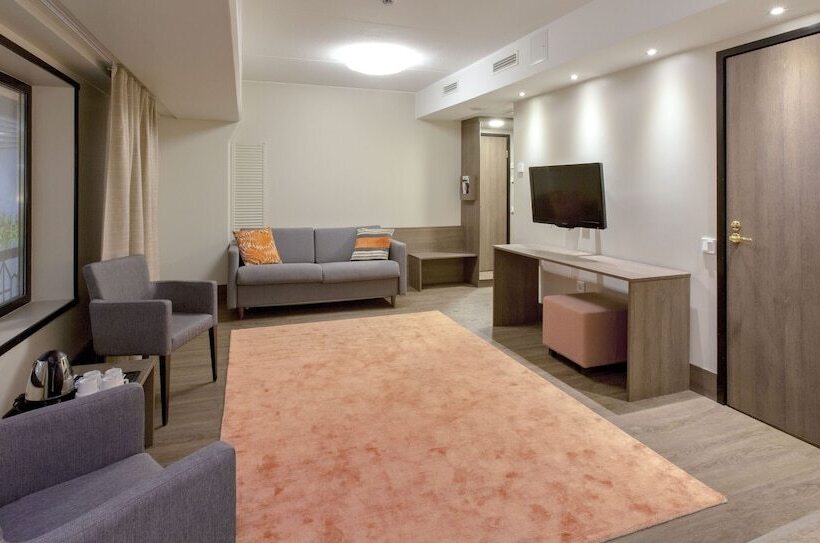 수피리어 룸 퀸 침대, Holiday Club Turun Caribia