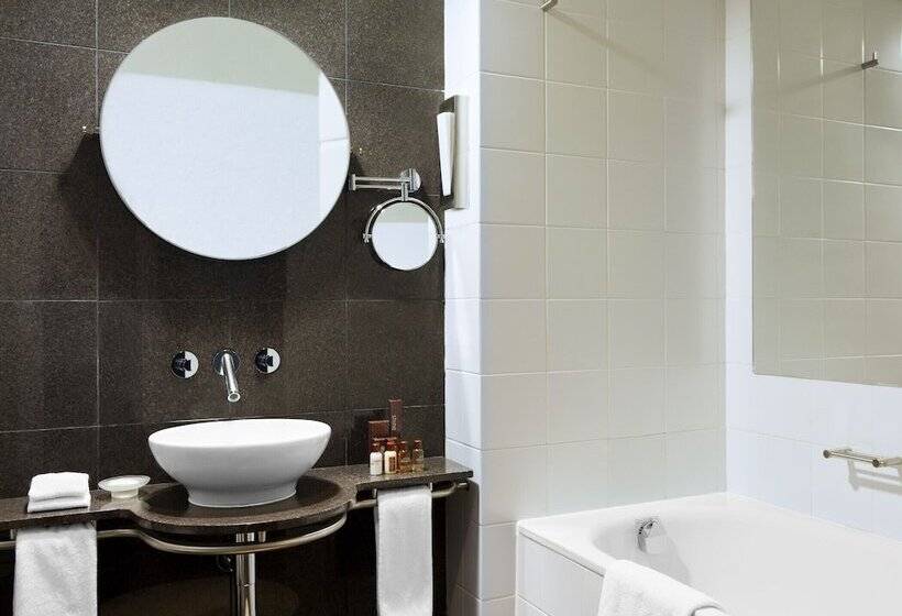 חדר דלוקס, Mak Albania