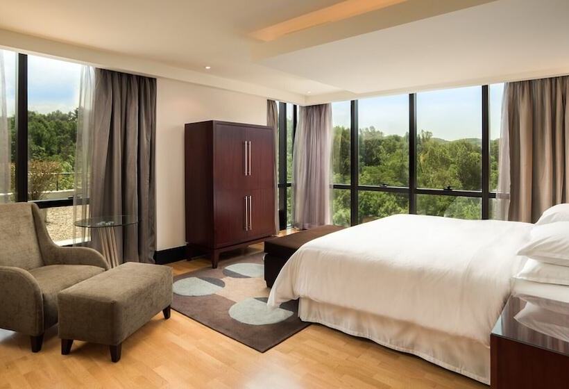 חדר דלוקס, Mak Albania