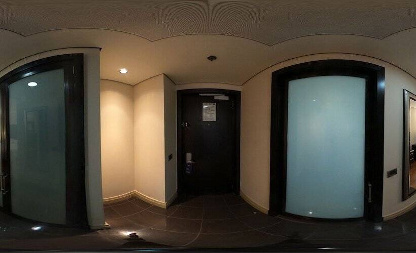 חדר דלוקס, Mak Albania