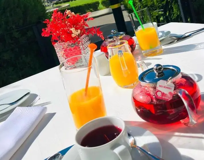 سوییت جونیور, Mak Albania