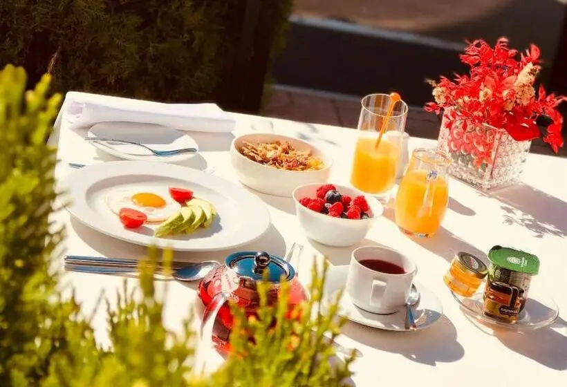 سوییت جونیور, Mak Albania