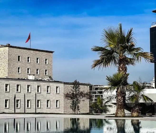 سوییت, Mak Albania