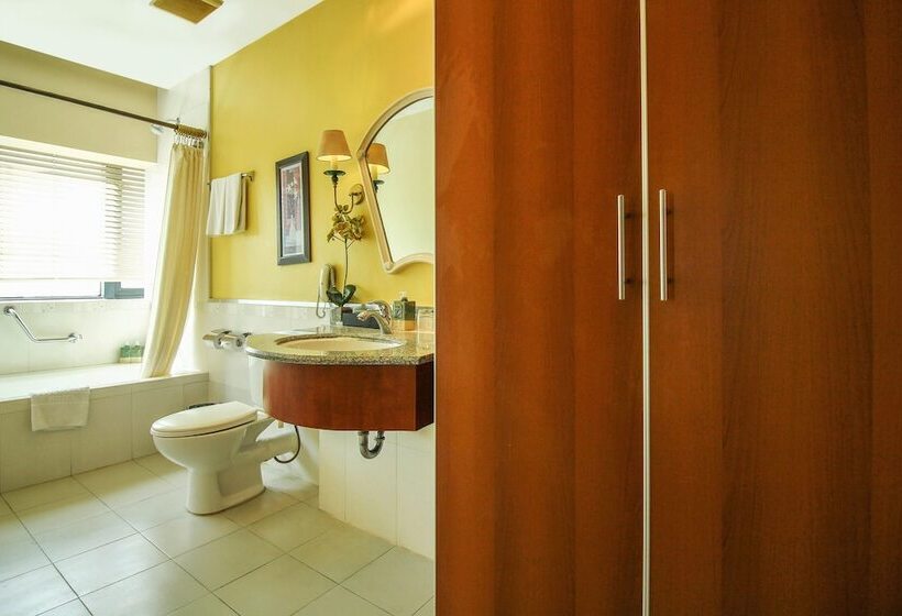 1 Bedroom Penthouse Apartment, Makati Palace