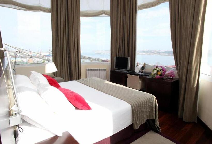 جناح جونيور مطلّ علي البحر, Urh Palacio De Oriol