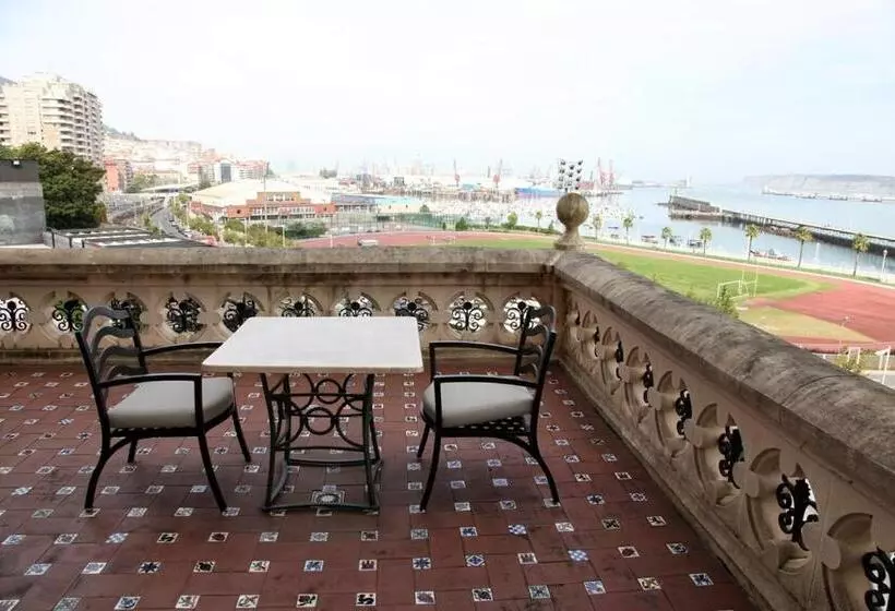 سوییت جونیور با چشمانداز دریا, Urh Palacio De Oriol