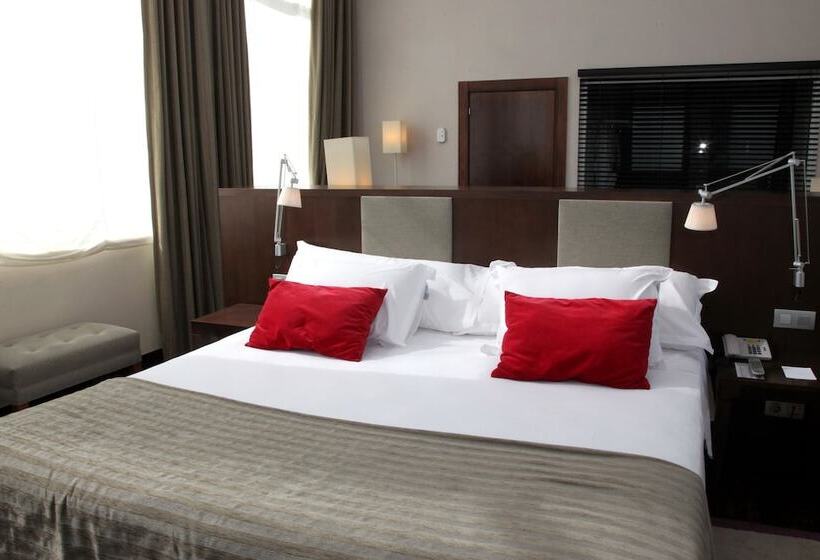 جناح جونيور مطلّ علي البحر, Urh Palacio De Oriol