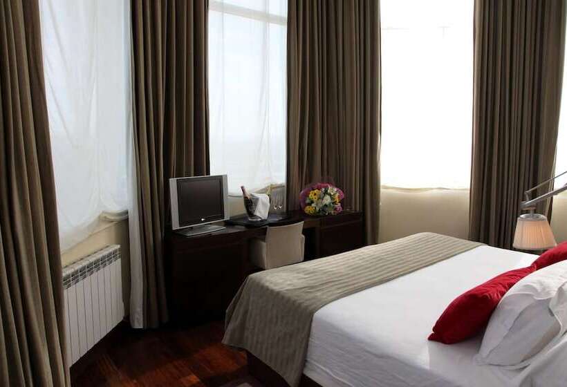 جناح جونيور مطلّ علي البحر, Urh Palacio De Oriol