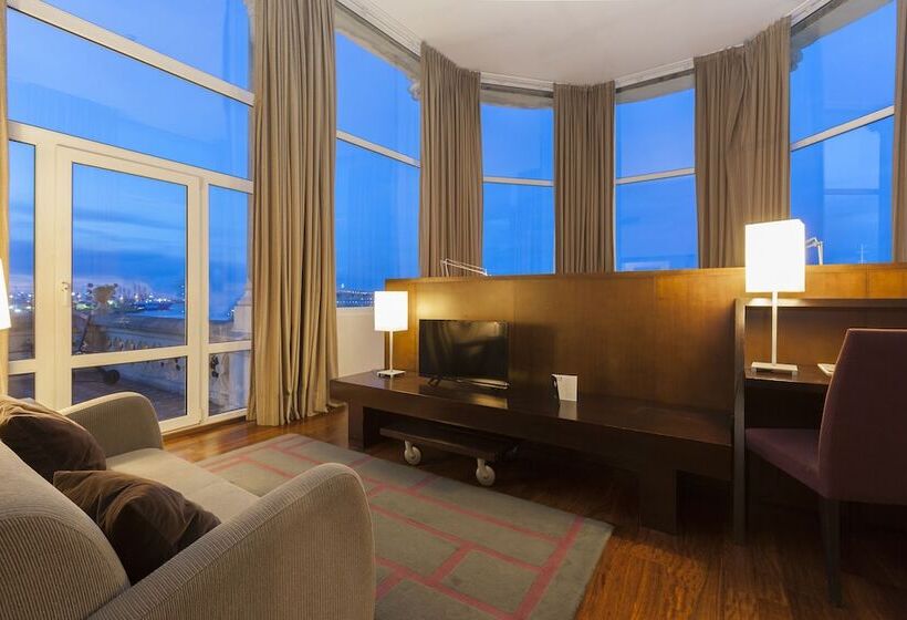 جناح جونيور مطلّ علي البحر, Urh Palacio De Oriol