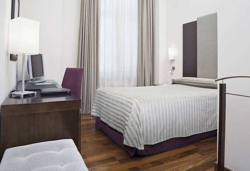 غرفة قياسية فردية, Urh Palacio De Oriol